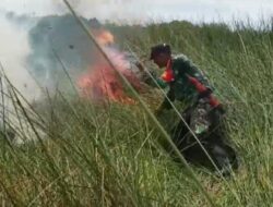 Polri, TNI Serta Masyarakat Padamkan Kebakaran Lahan di Pulau Enggano