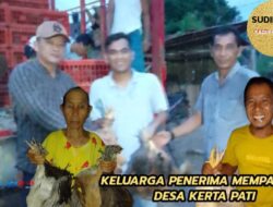 Pemdes Desa Kertapati Kecamatan Air Besi Membagikan 256 Ekor Bibit Ayam Kampung Kepada Warga.