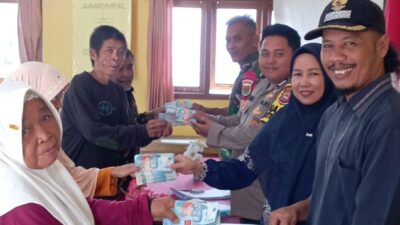 Pemerintah Desa Sido Urip Bagikan BLT DD ke 6 KPM