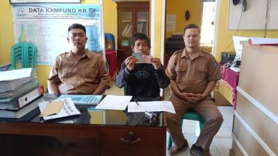 PemDes Desa Sido Urip Bagikan BLT Ke 6 Kpm