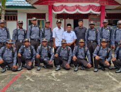 Pemdes Suka Makmur Gelar Pelatihan dan Bagikan Seragam Baru untuk Linmas